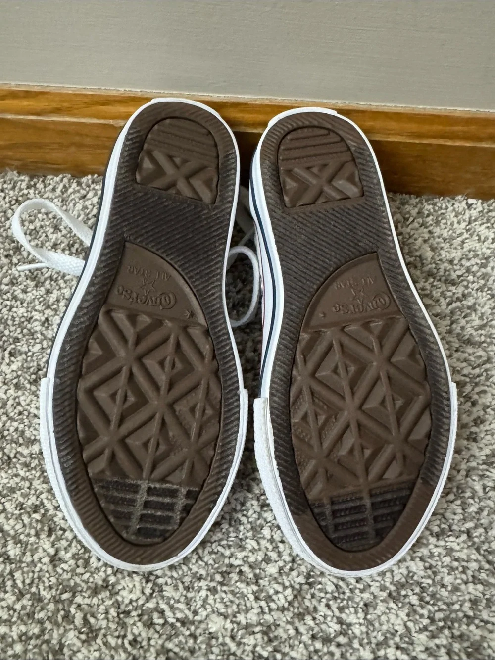 Converse lightweight canvas